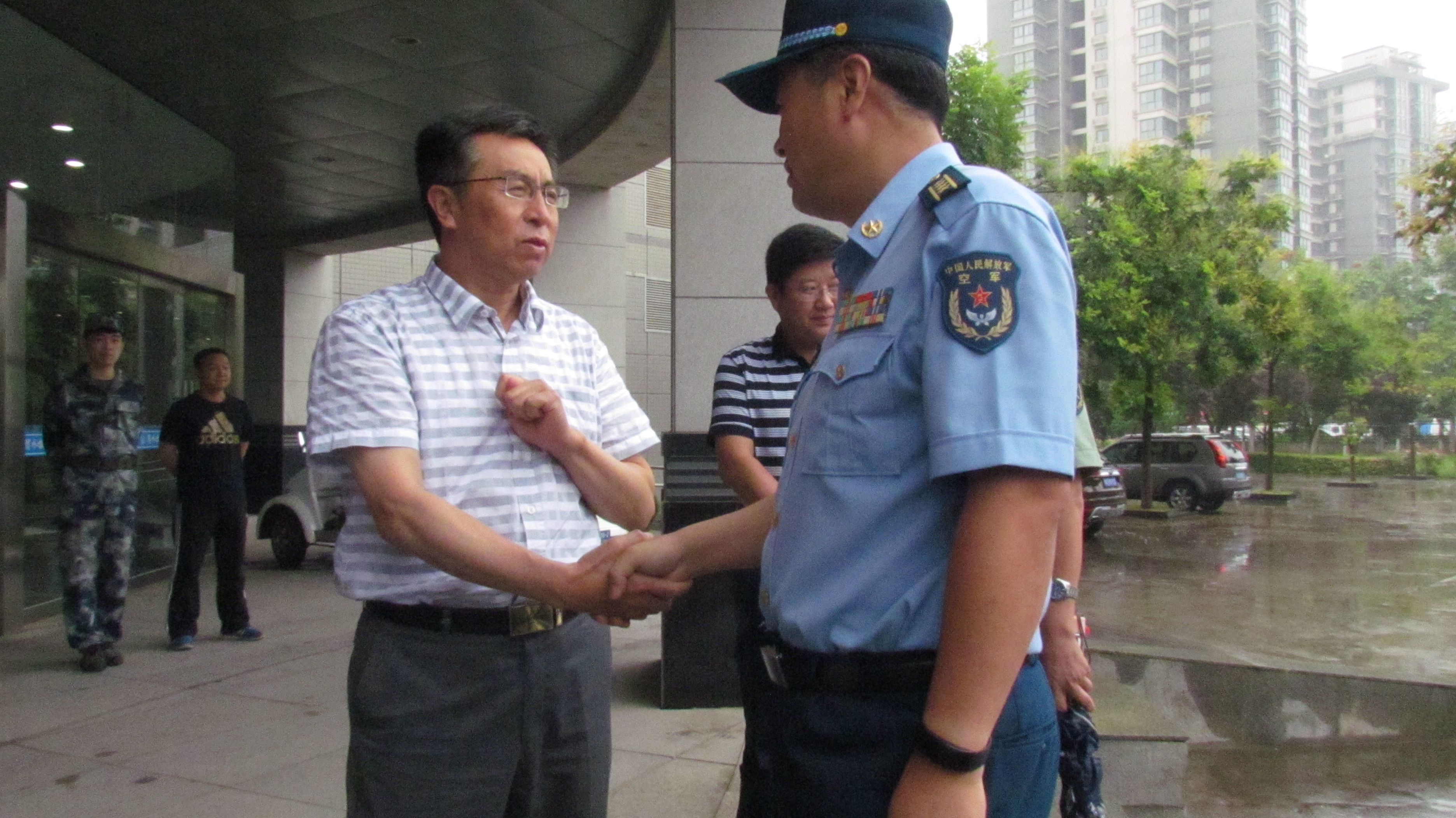 空军工程大学防空反导学院领导看望承训部队官兵