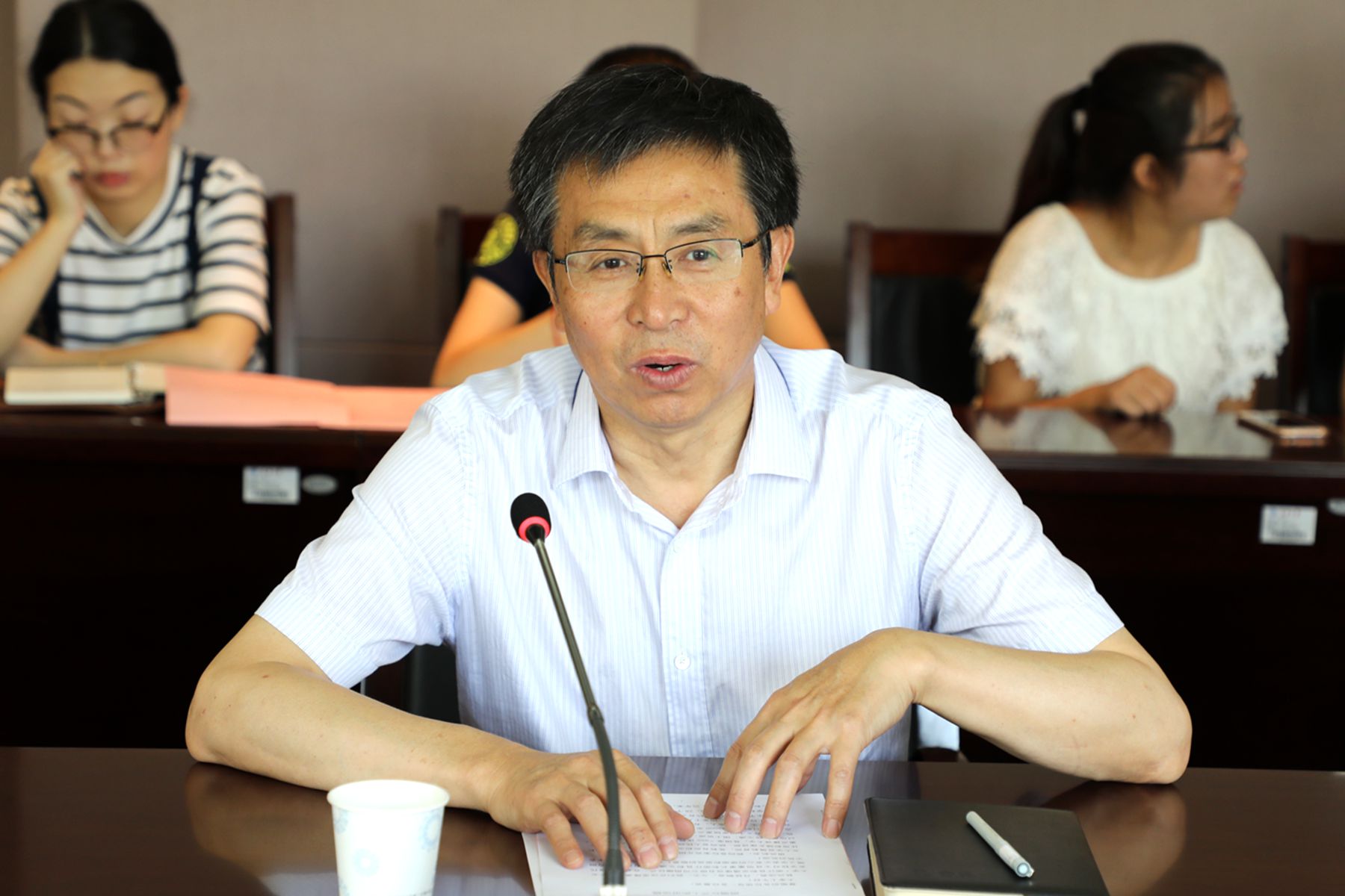 白华副书记代表全校师生对王良明董事长一行到访表示