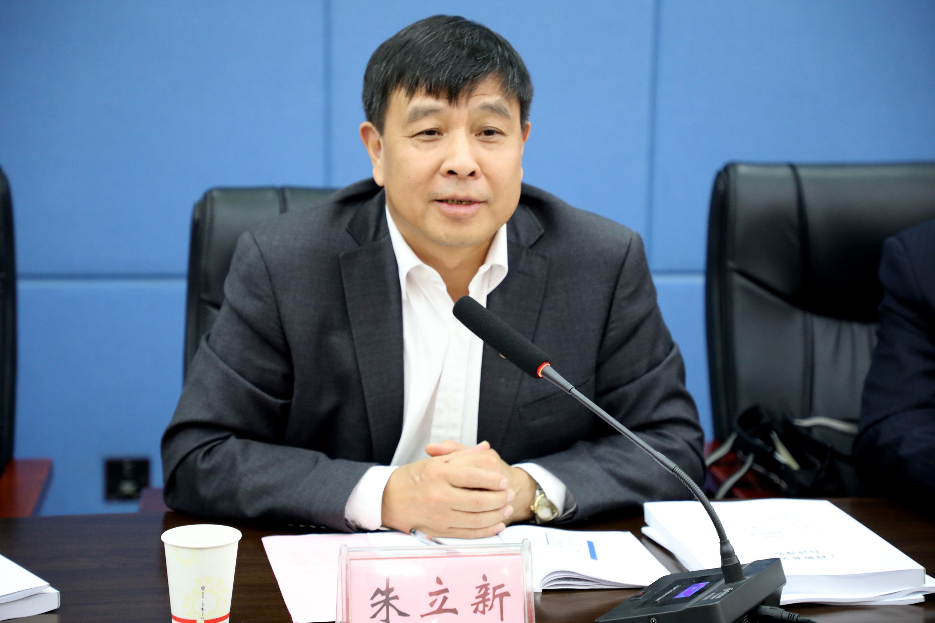 联合考察组组长朱立新教授对考查进行系统总结