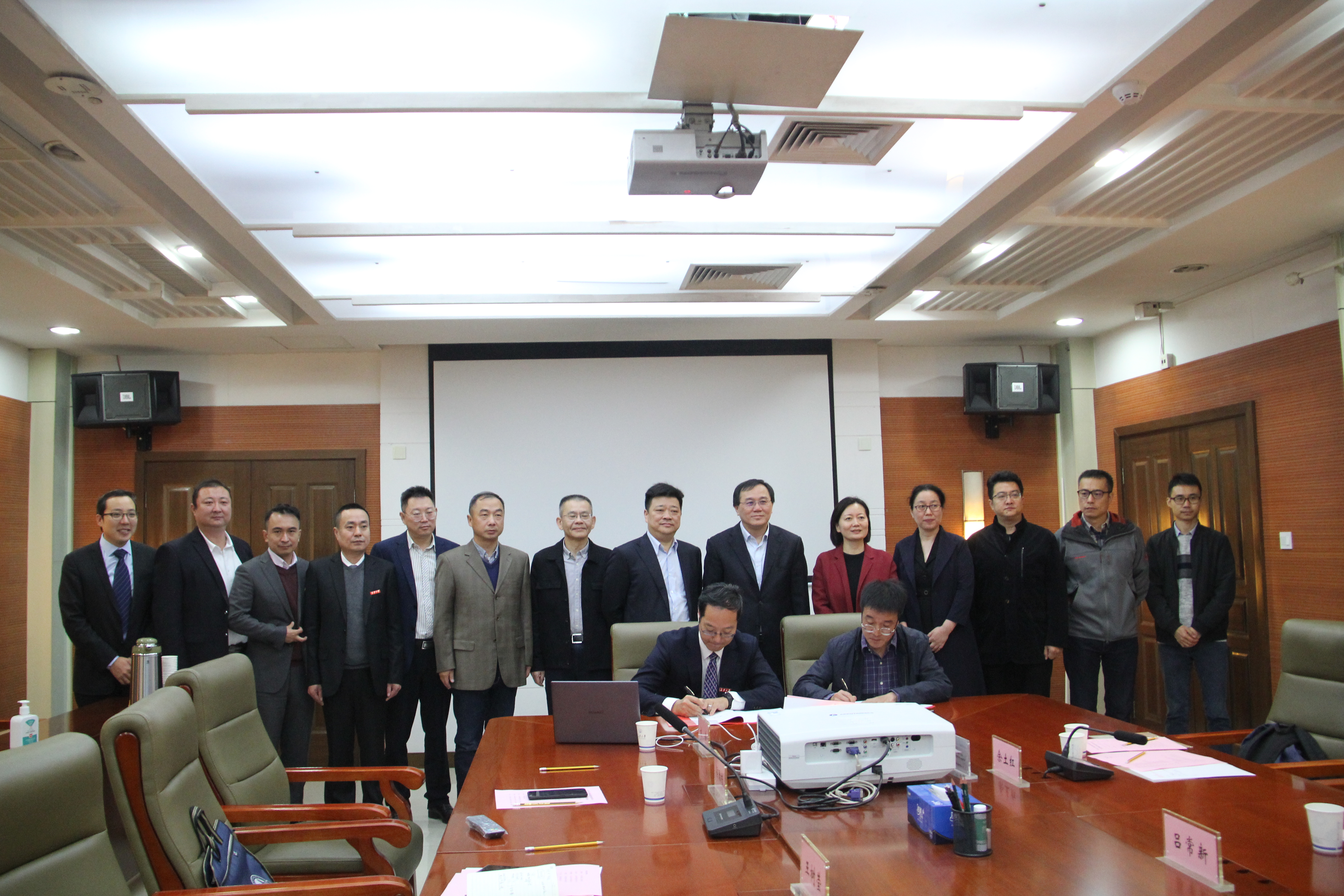 杭州市交通投资集团有限公司董事长章舜年一行来校调研交流