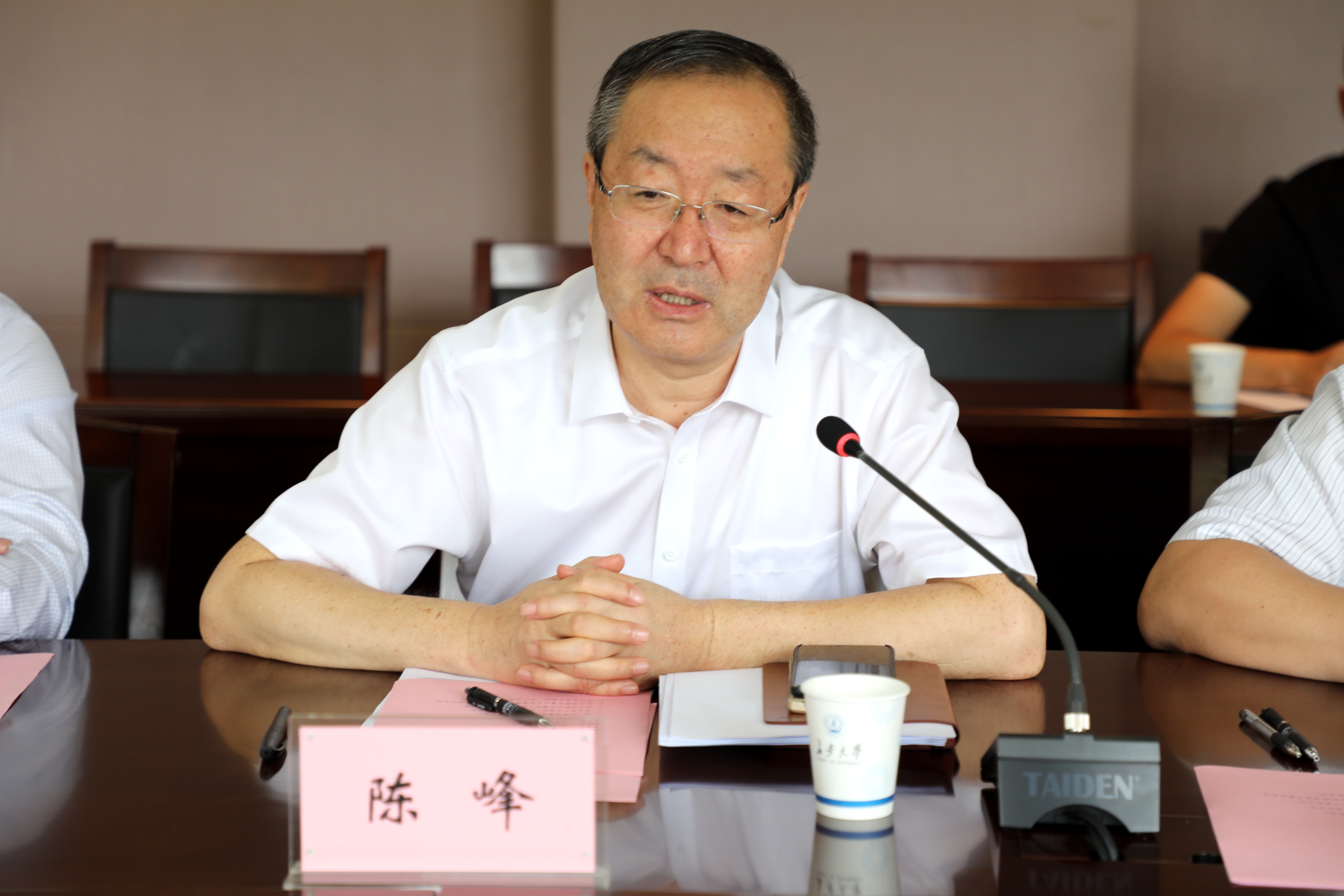 中国交通建设集团西北区域总部董事长韦世国一行到我校进行交流座谈